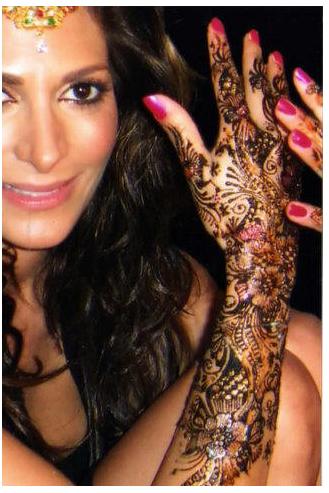 Henna tattoo